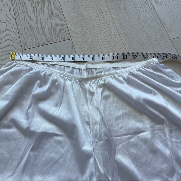 Vintage White Lace Trim 100% Nylon High Rise Wide Leg Bloomers Pettipants Shorts - Picture 14 of 16